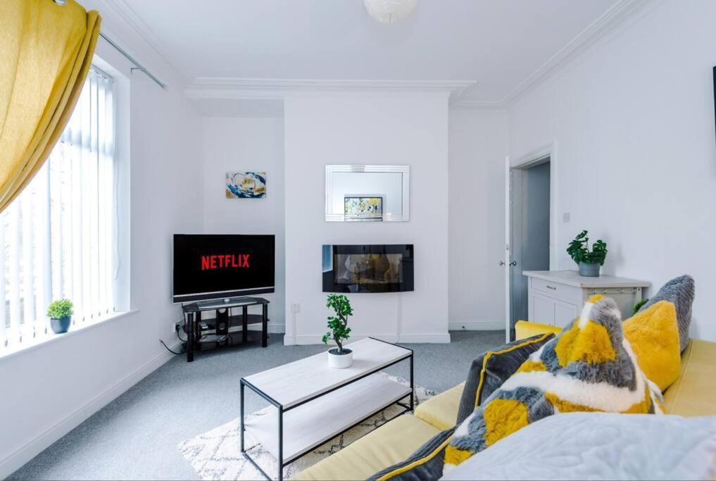 Long Term Offers Message For Prices Sleeps 6 Adults, Contractors, Relocators, Travellers Βίλα Χάλιφαξ Εξωτερικό φωτογραφία