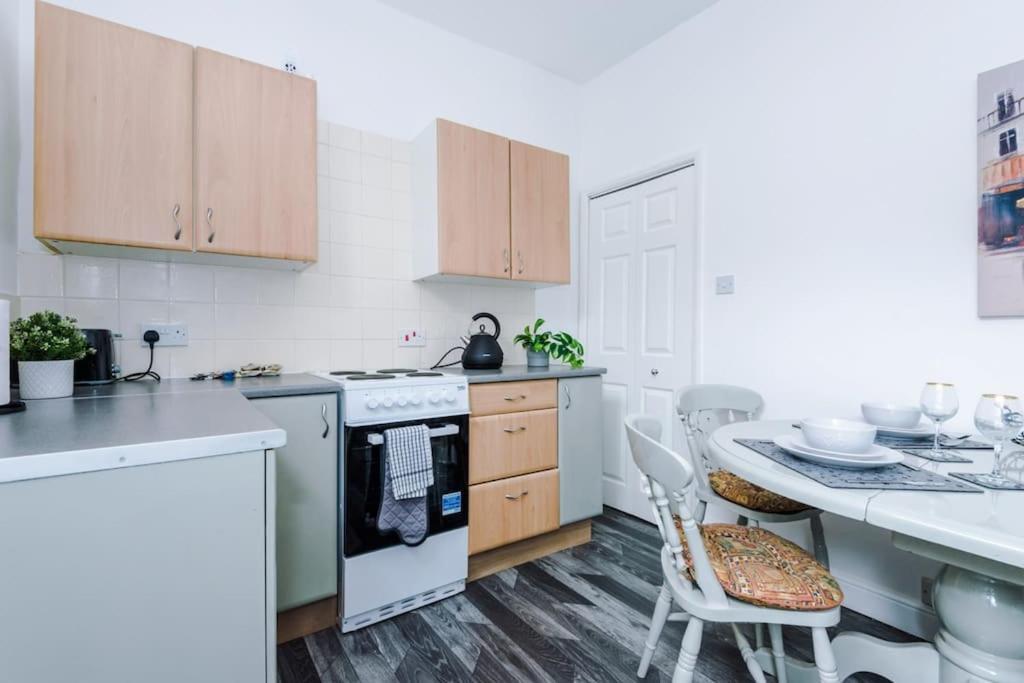 Long Term Offers Message For Prices Sleeps 6 Adults, Contractors, Relocators, Travellers Βίλα Χάλιφαξ Εξωτερικό φωτογραφία