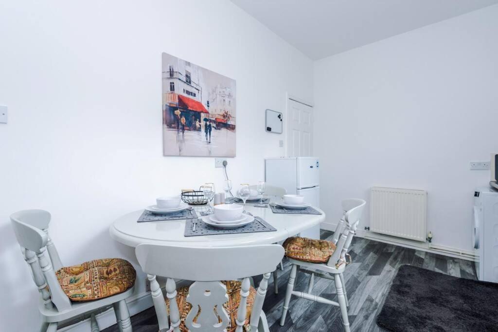 Long Term Offers Message For Prices Sleeps 6 Adults, Contractors, Relocators, Travellers Βίλα Χάλιφαξ Εξωτερικό φωτογραφία